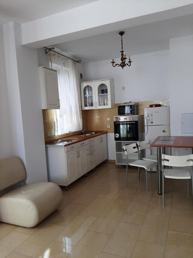 Arad Chic Apartament Uta Ngoại thất bức ảnh